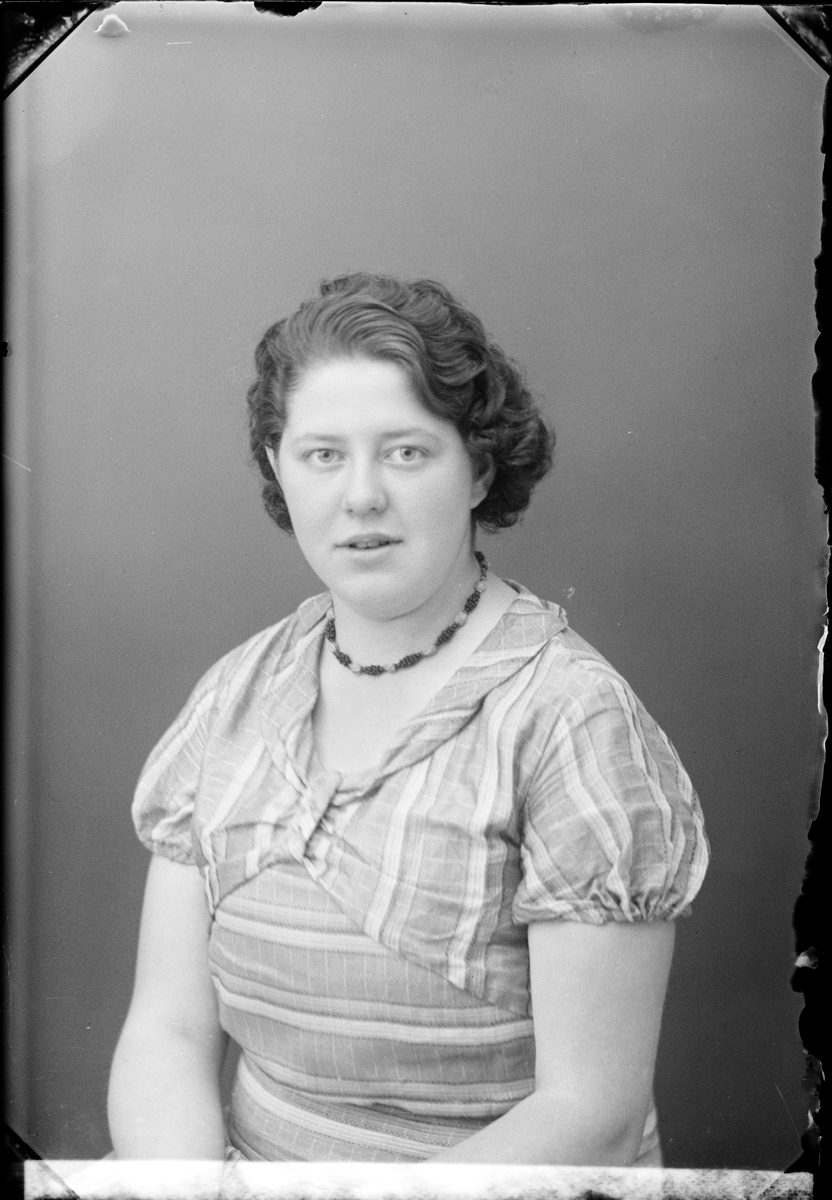 Skötsner-Edhlund, Maj Fällberg från Gunbyle, Uppland 1933