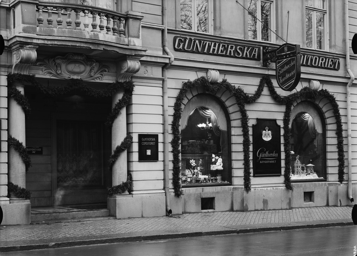 Paul Sandberg, Güntherska konditoriet, Östra Ågatan, Uppsala. Julskyltning december 1934