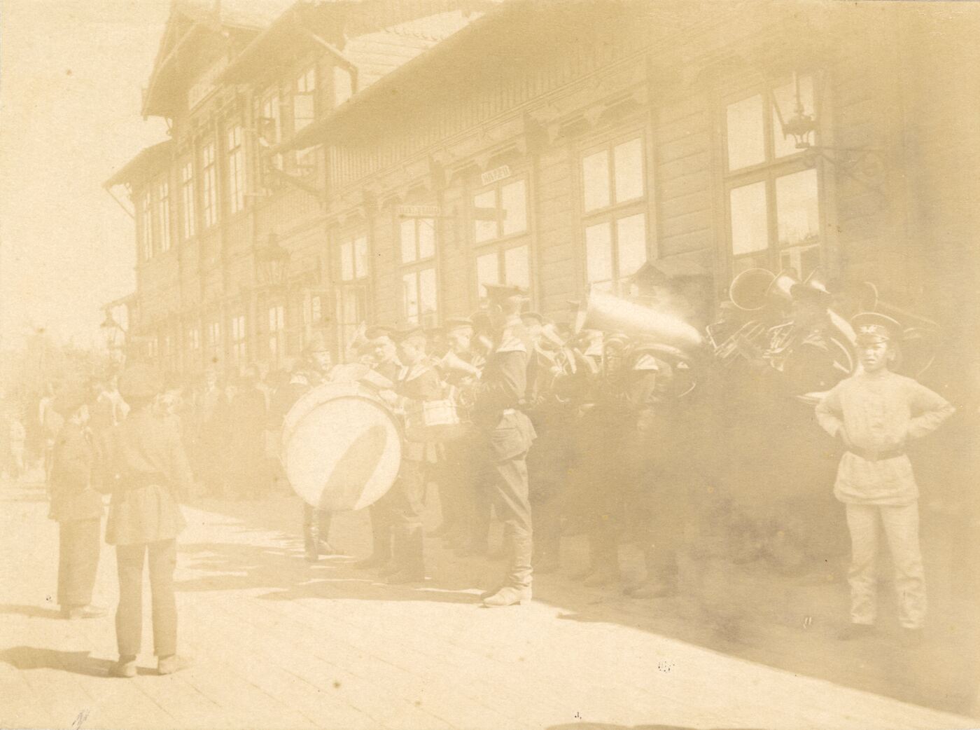 Benediktas Henrikas Tiškevičius, Varšuva. Pučiamųjų orkestras geležinkelio stotyje