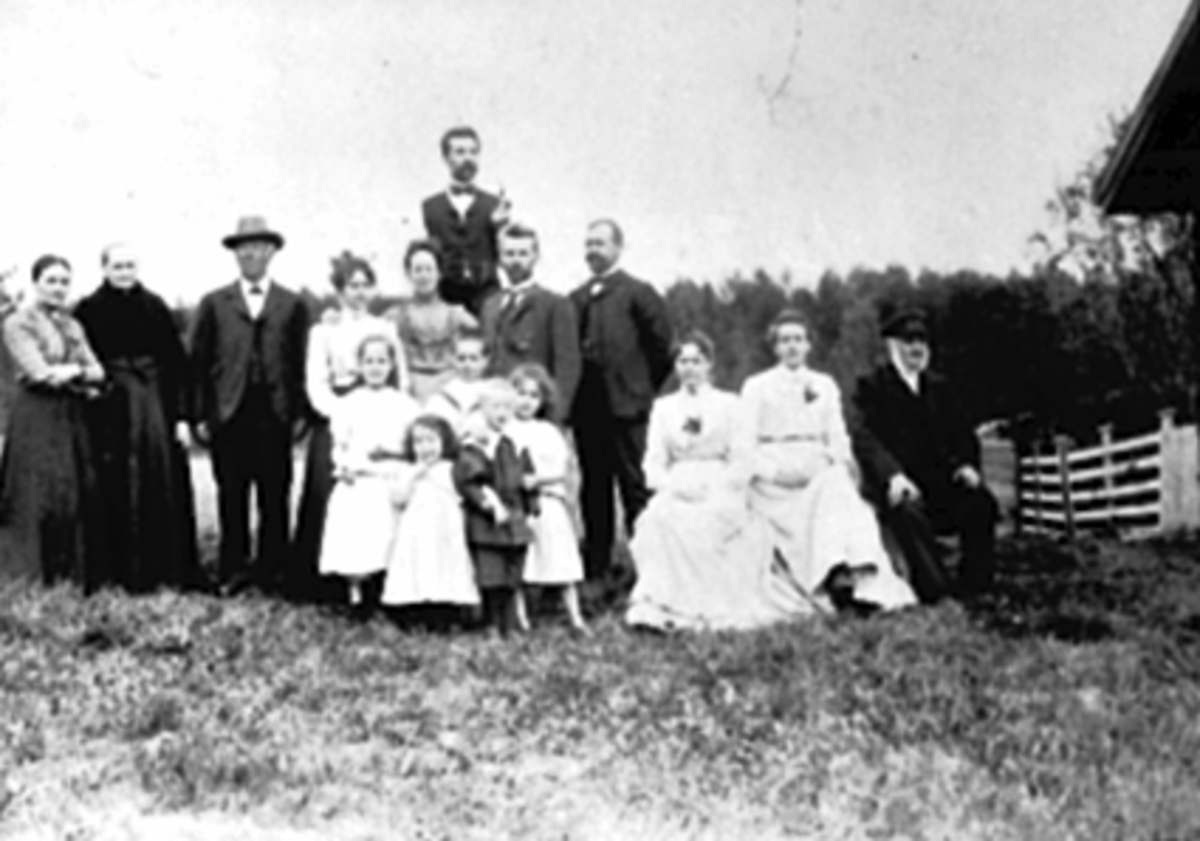 Anno Domkirkeodden, GRUPPE, FAMILIEN GODAGER, SØNDAGSUTFLUKT, GJØVIKA STANGE.