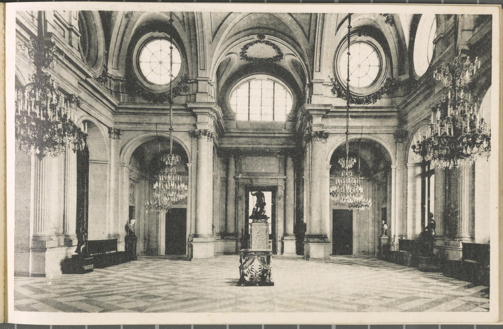 Desconegut, National Palace. Madrid.14. Column salon