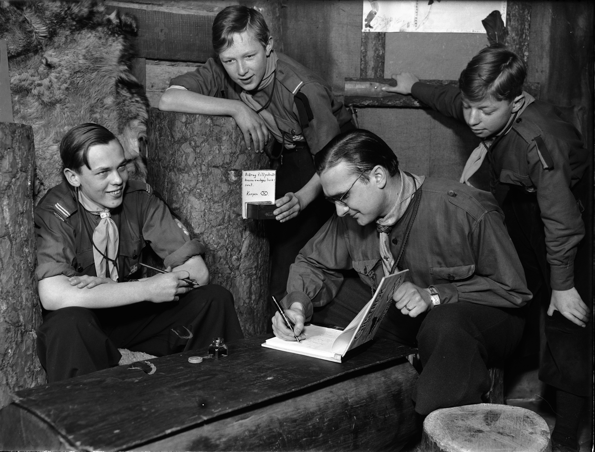 Paul Sandberg, “The Wasak Years in Upsala have commemorated” - Lars Engvall, Rickard Ringmar, Stig Holm and Nils-Olov Nilsson in the “Patrol Room of the Corps,” KFUM Mayor, Uppsala March 1942