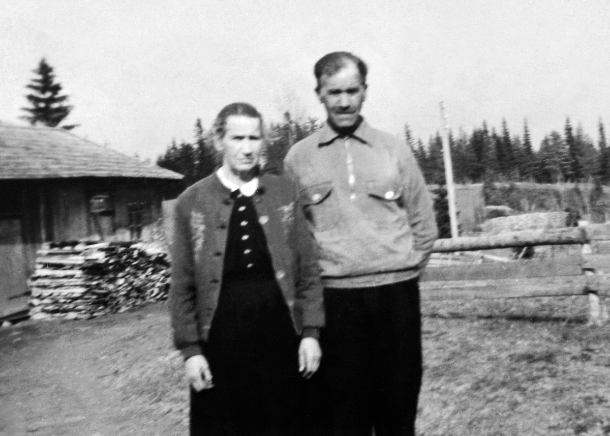 Anno Domkirkeodden, OLIV KAROLINE HOLENBAKKEN, ADOLF HOLENBAKKEN