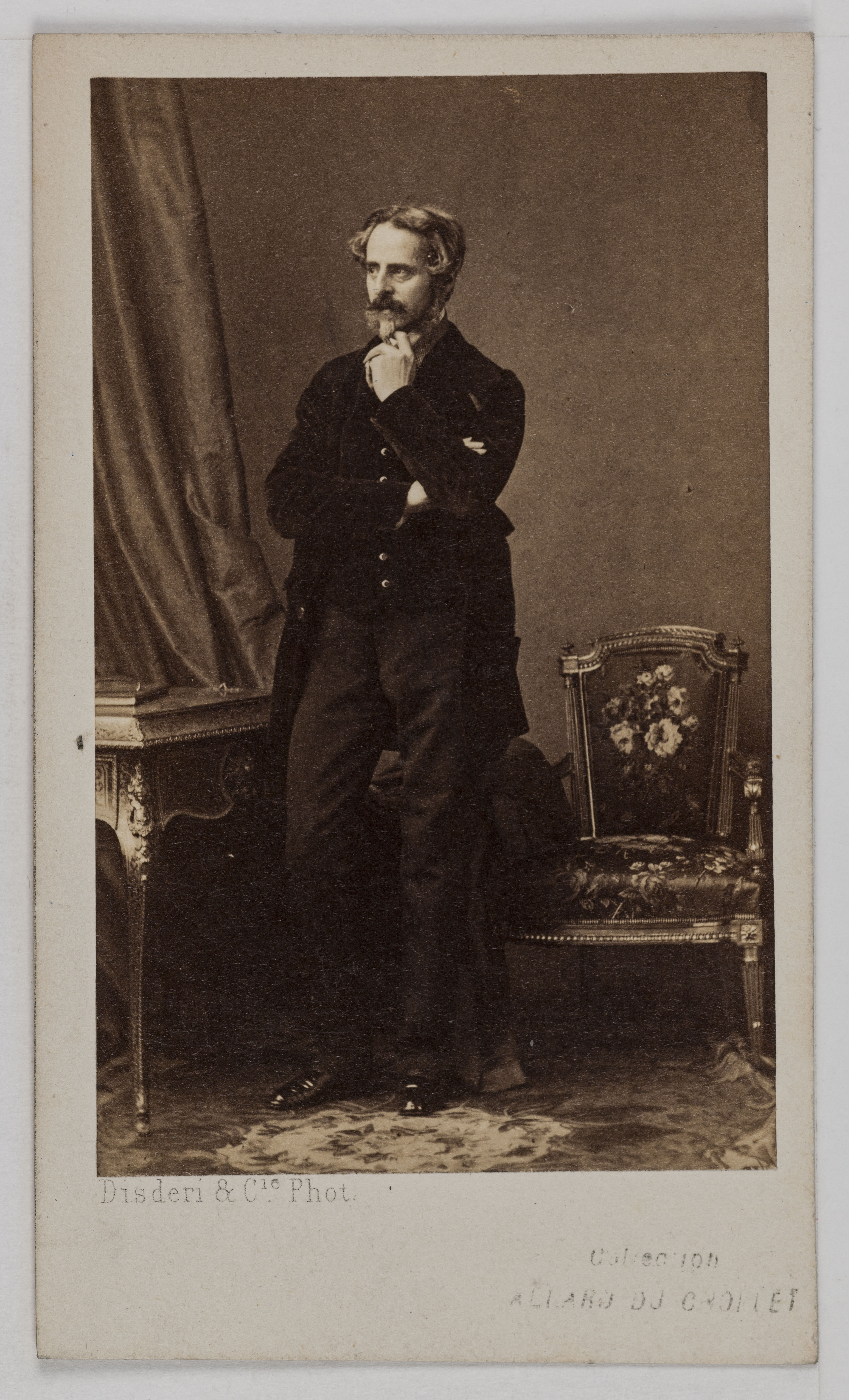 Disderi & Cie, Portrait de Victorin, acteur au Théâtre du Gymnase en 1866 et au Théâtre du Vaudeville en 1868.