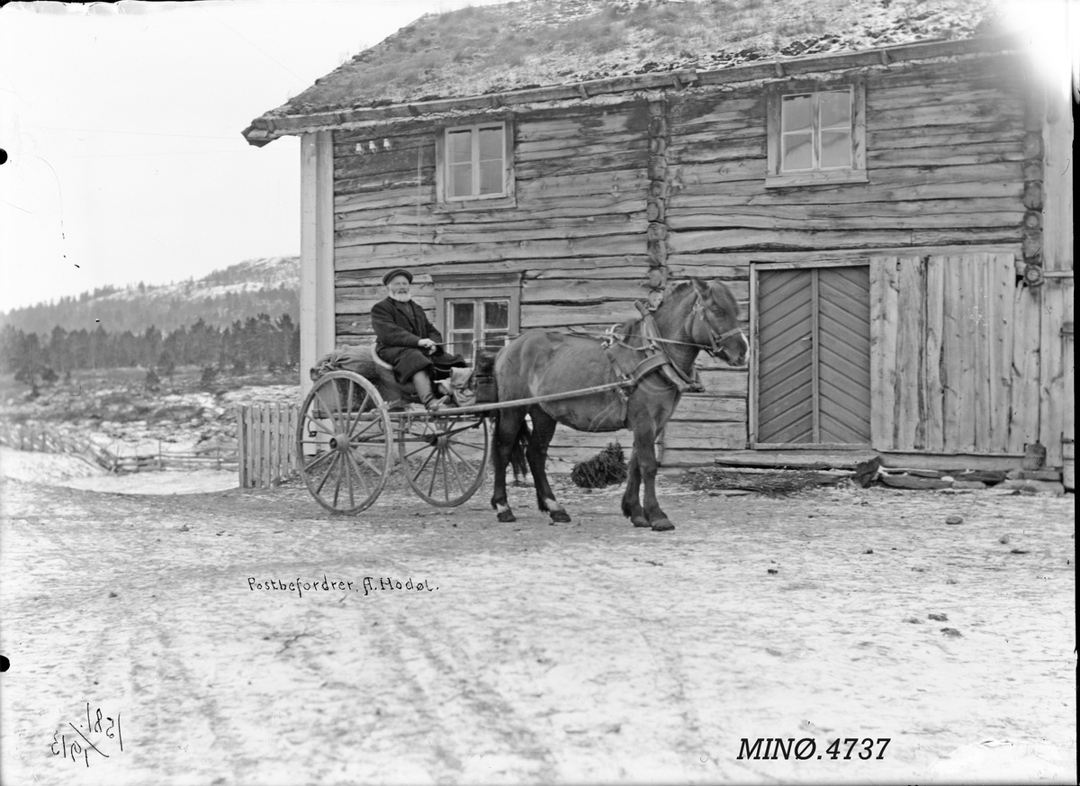 Peder J. Bredalslien, postbeforderer, hest, hestevogn, hus,