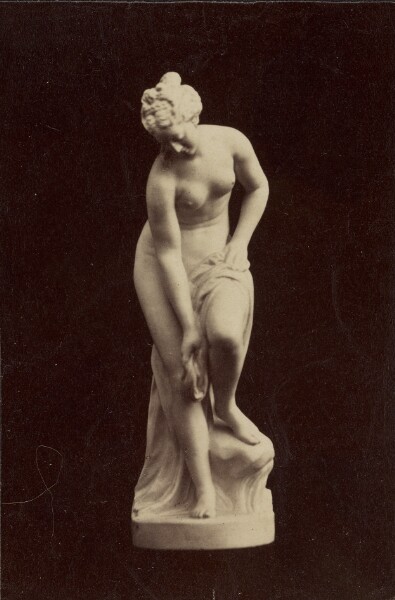 Unknown, [Statue of nude female figure]