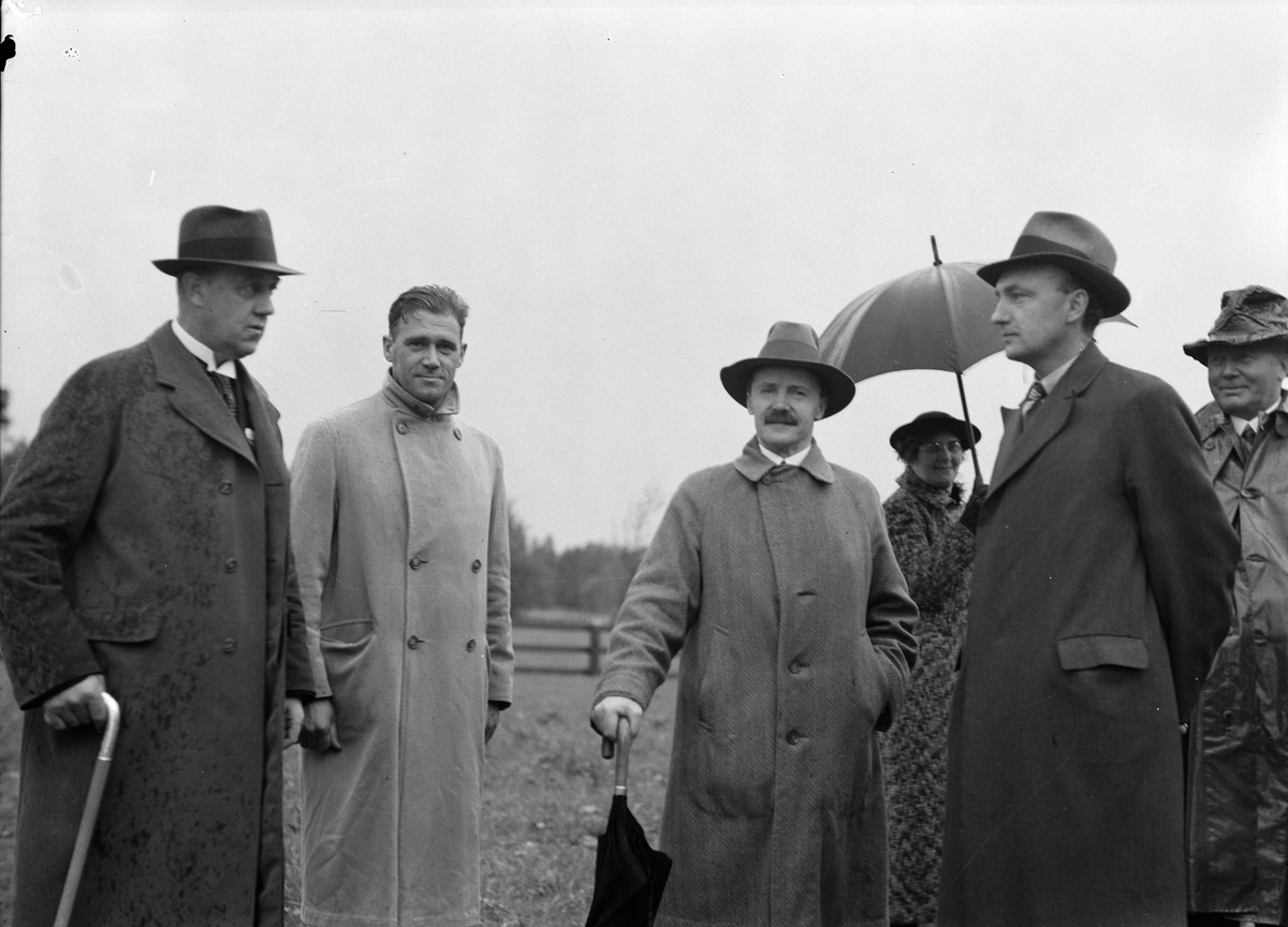 Paul Sandberg, Uppland’s Ancient Memory Society and the Swedish Society for Nature Protection visit Tierp’s homestead - from the Left Principal J E Johansson, Professor H Osvald, County Countryside Sigfrid Linnér and the Instant Nils Aalenius
