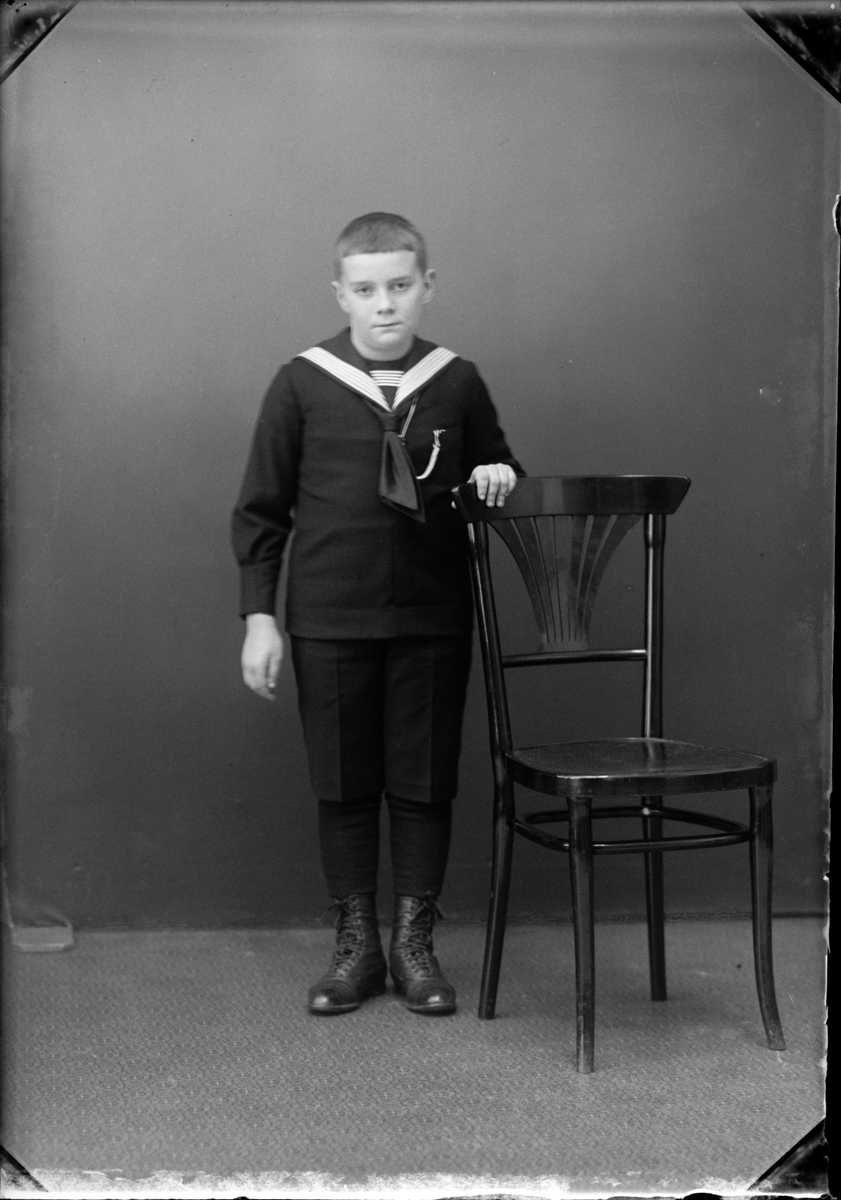 Skötsner-Edhlund, Barnporträtt - Pojke, Östhammar, Uppland