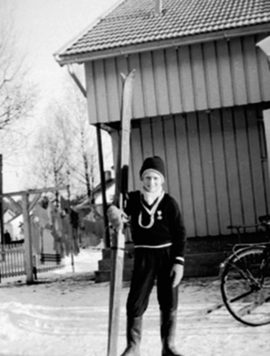 Anno Domkirkeodden, GUNNAR JENSEN MED HOPPSKI, SKIHOPPER