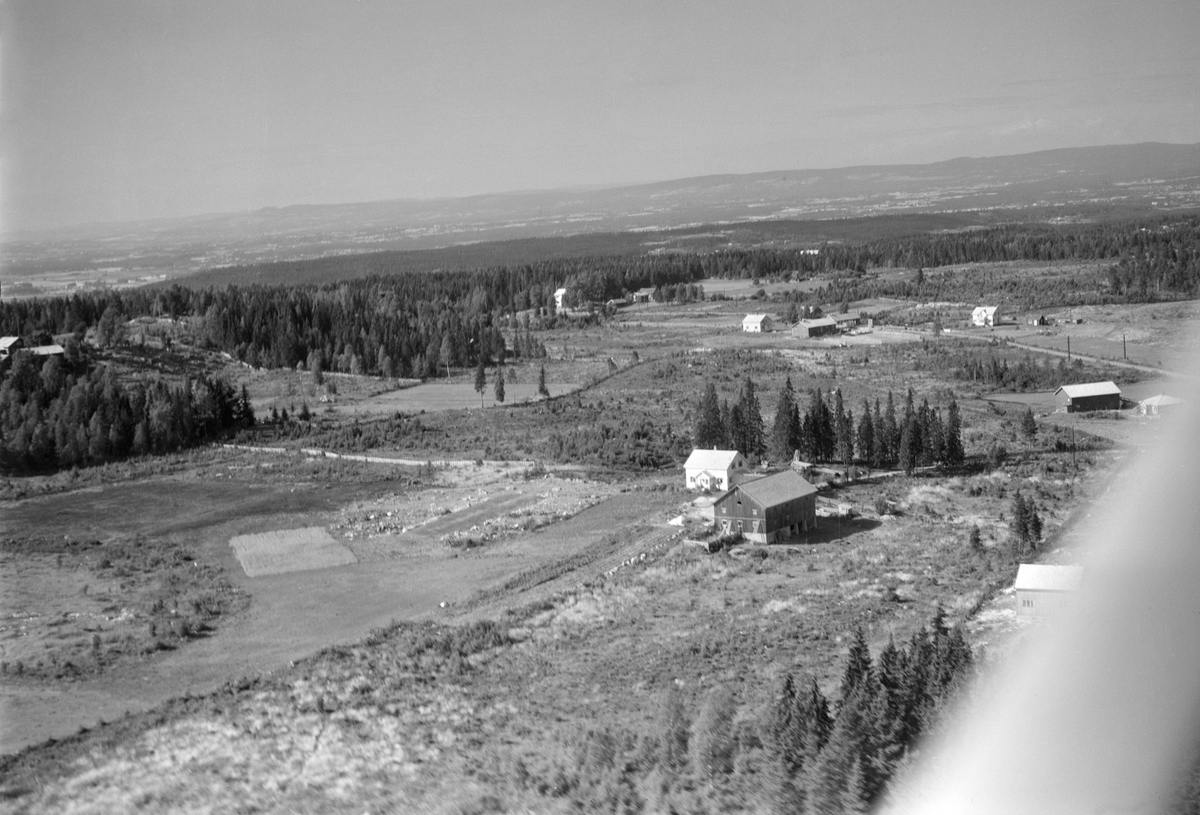 Widerøes Flyveselskap A/S, FLYFOTO KARUD NORDRE GÅRD, POSTKORTNEGATIV