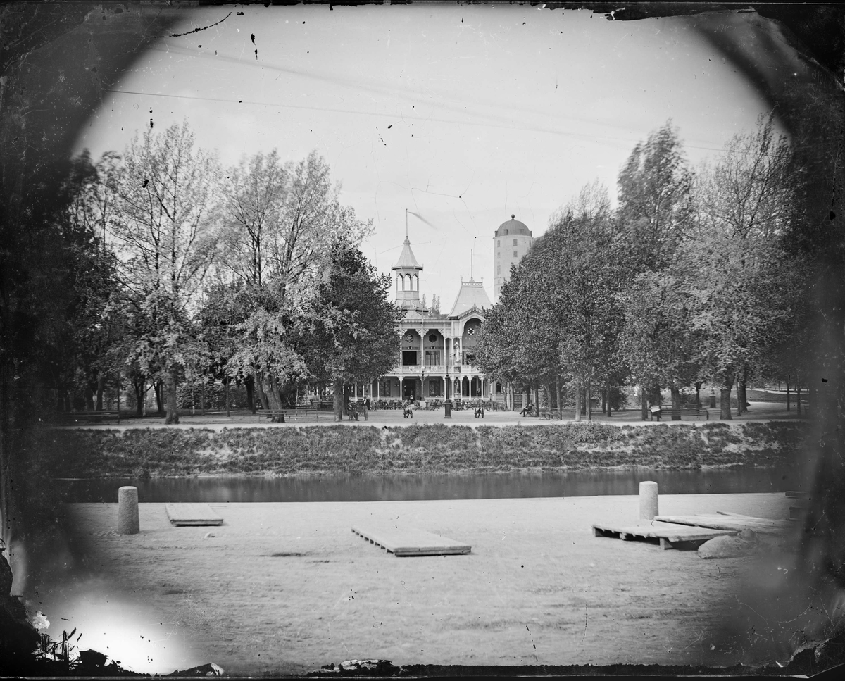 Henri Osti's Fotografiateliér, Restaurant The Fluster, Fjärdingen, Uppsala from the east, 1870s