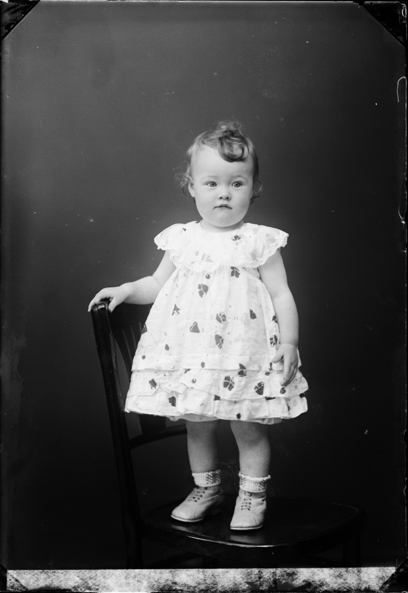 Skötsner-Edhlund, Ateljé Portrait - Children of Nanny Söderkvist from Östhammar, Uppland 1934