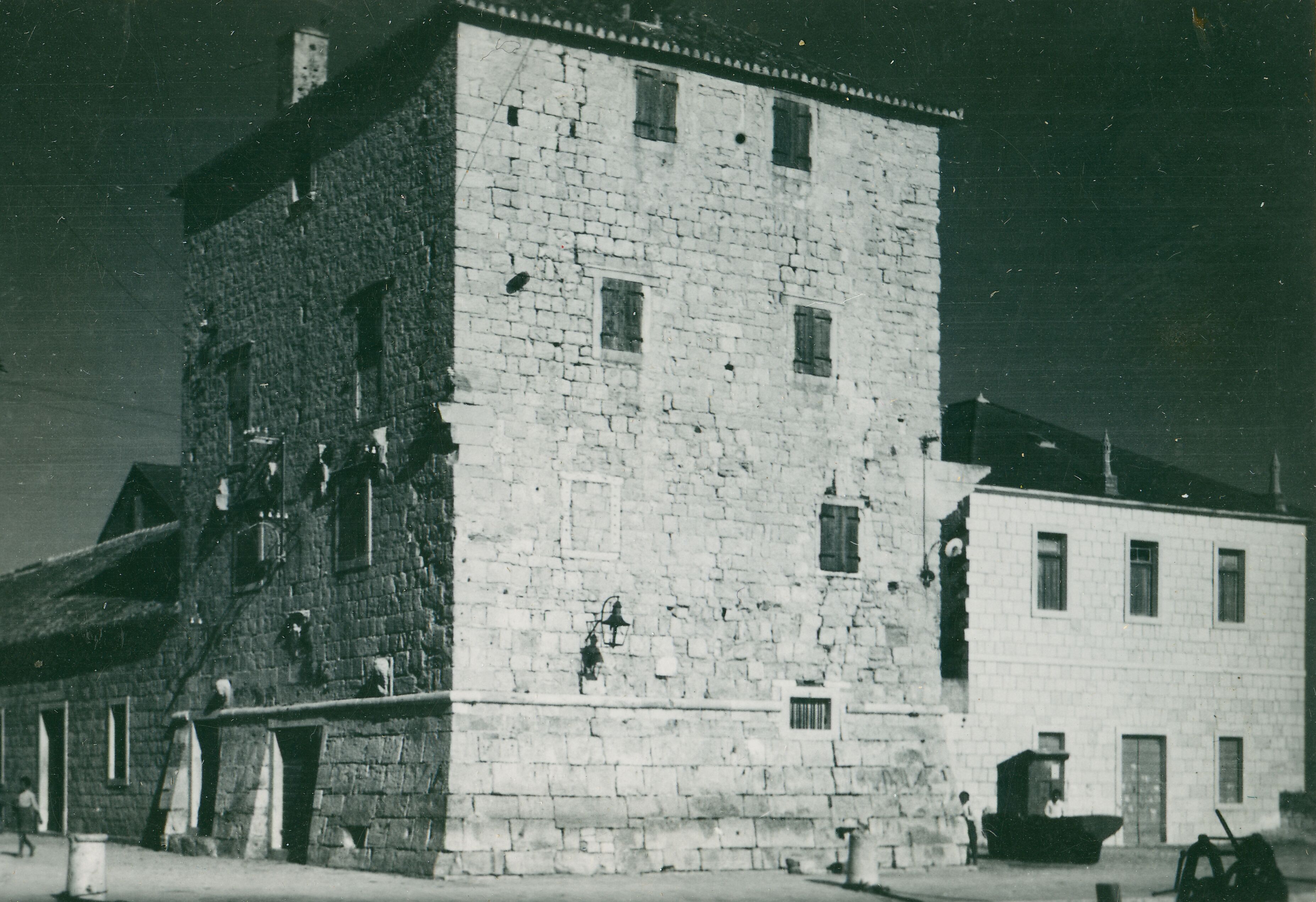 Većeslav Henneberg, Kaštel Novi - Kaštel Ćipiko