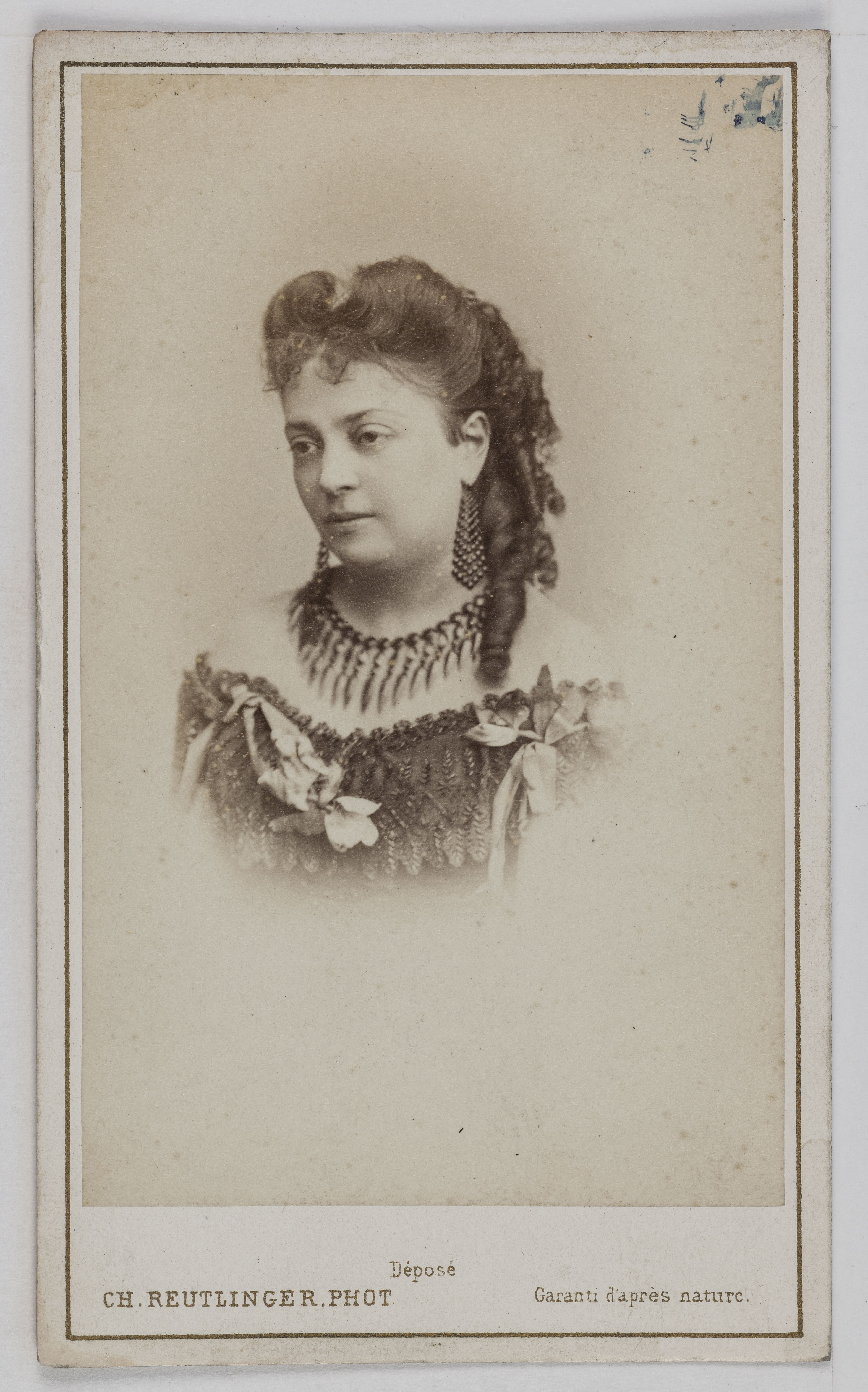 Charles Reutlinger, Portrait de Georgette Vernet, danseuse et violoniste.