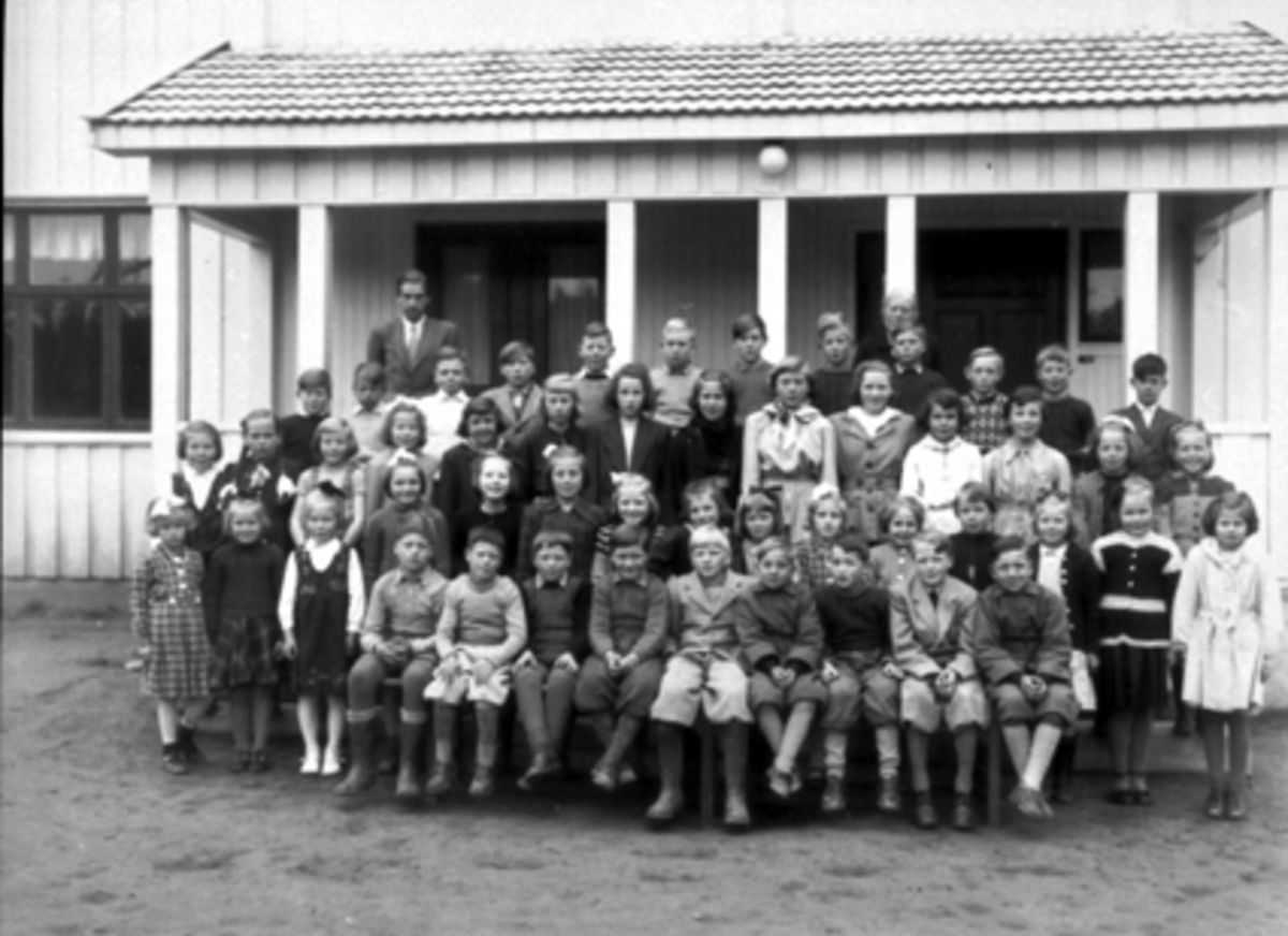 Anno Domkirkeodden, AASEN SKOLE, ELEVER OG LÆRERE