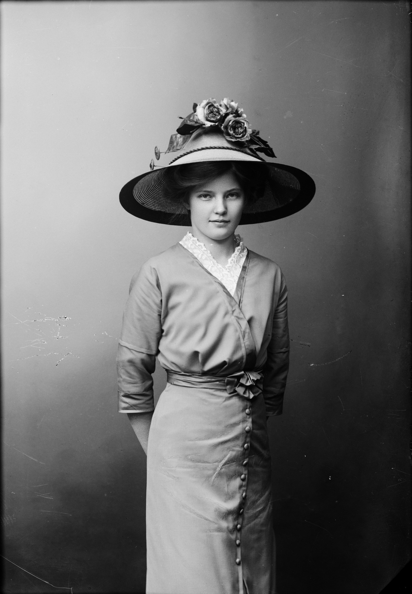 Skötsner-Edhlund, Ateljéporträtt - Signe Jansson, Östhammar, Uppland