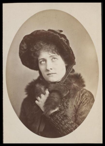 London Stereoscopic and Photographic Company, Guy Little Theatrical Photograph
