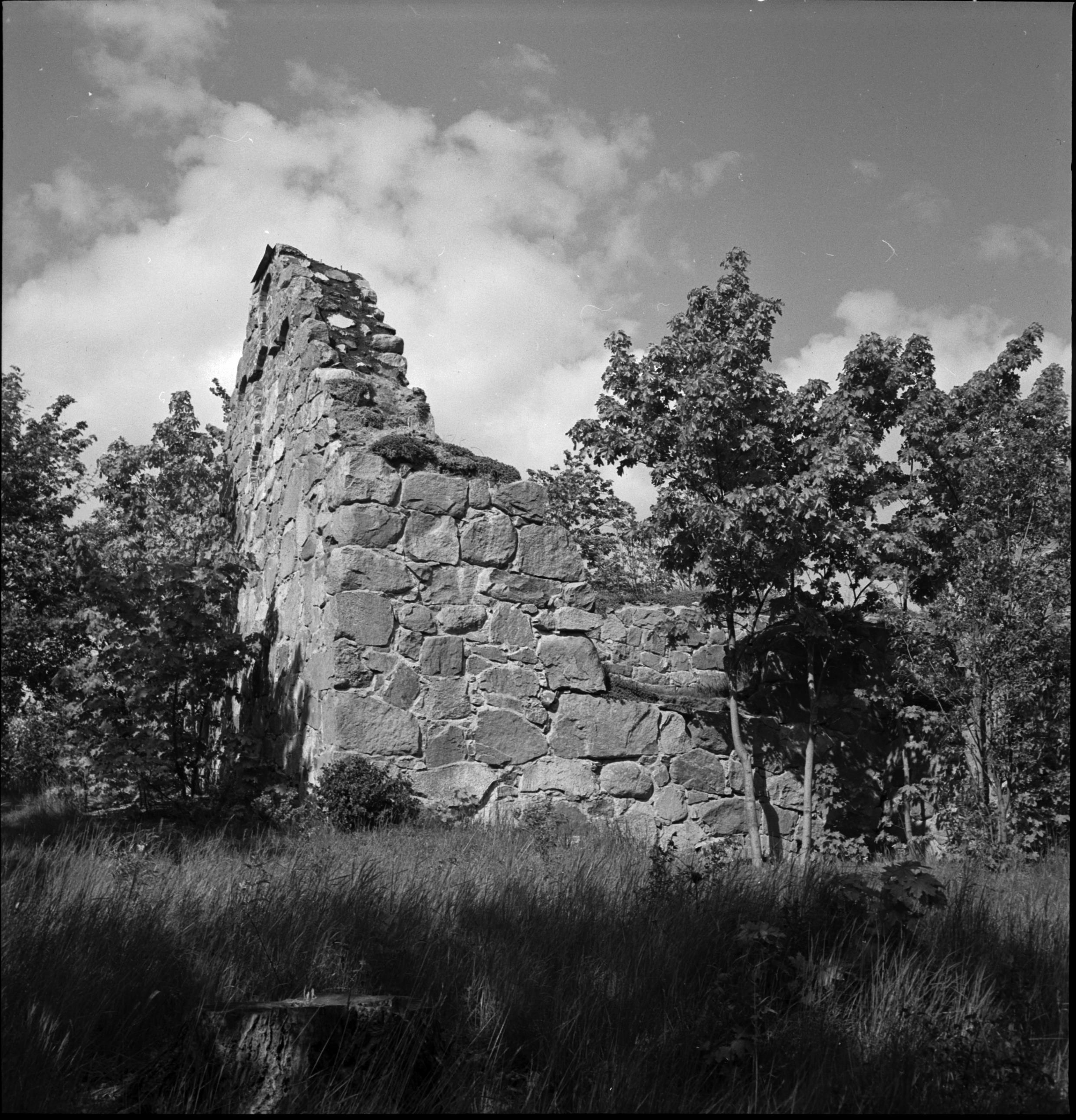 Iwar Anderson, Mariefred, Kärnbo kyrkoruin