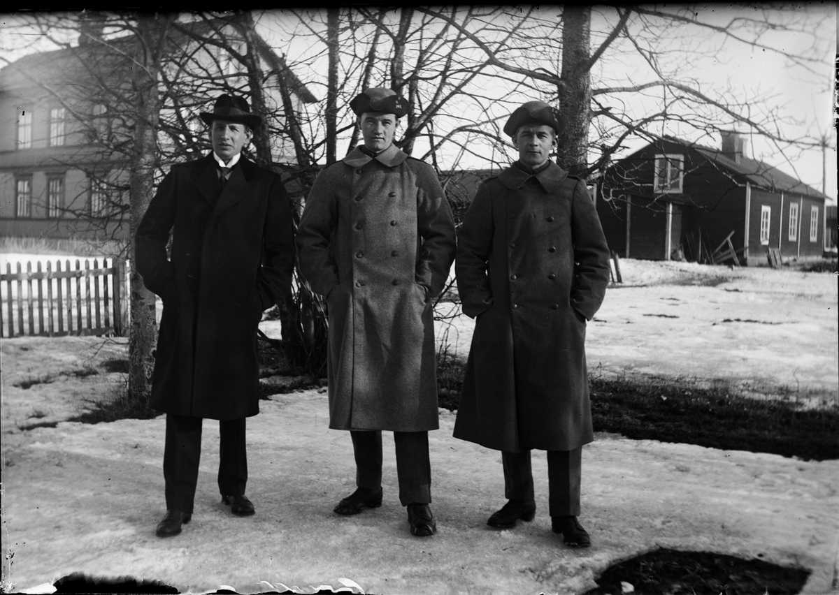 Skötsner-Edhlund, Men in uniform, Sweden