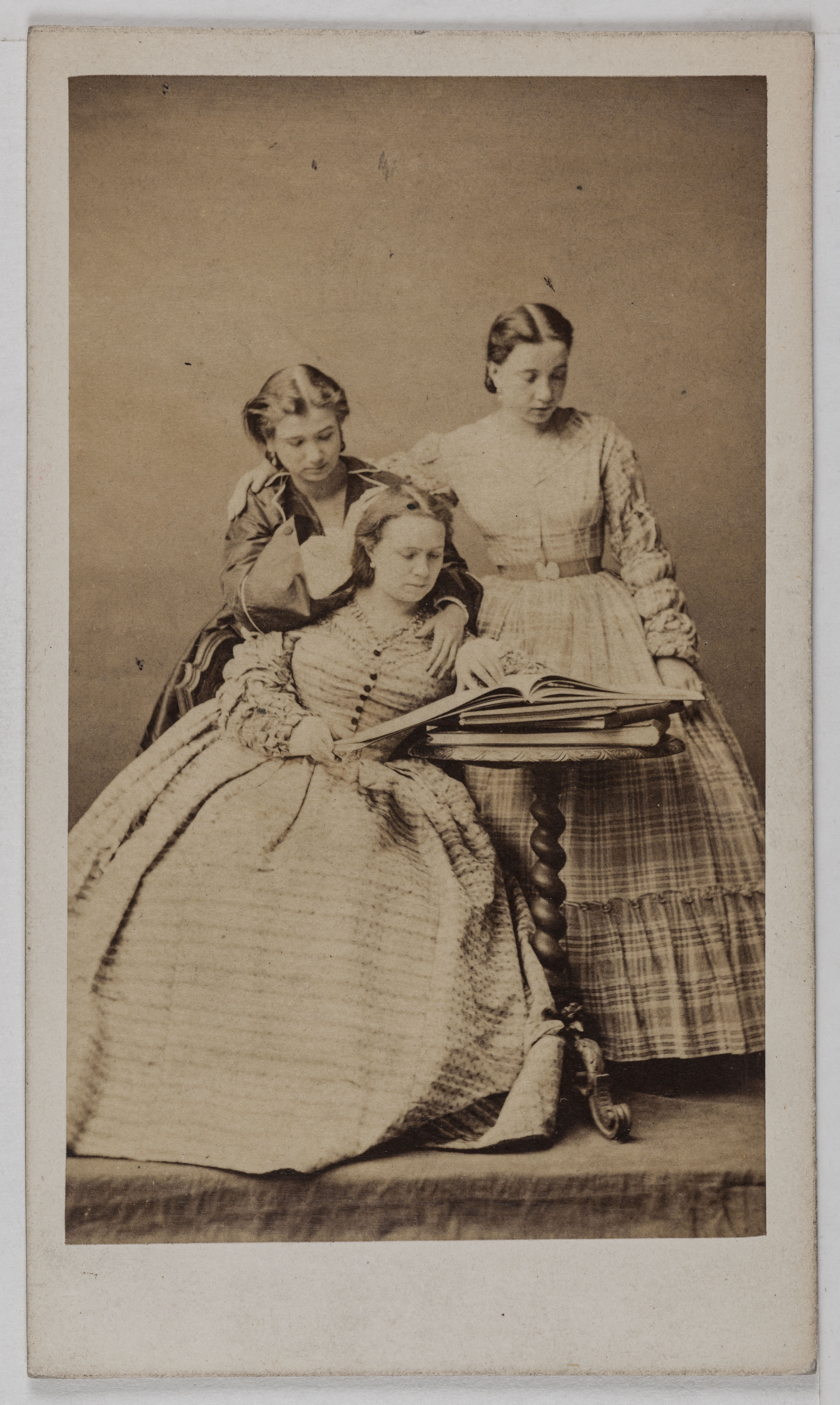 Pierre Petit & Trinquart, Portrait de Malakoff Eugénie, Risette et H. Zouzon, (actrices)