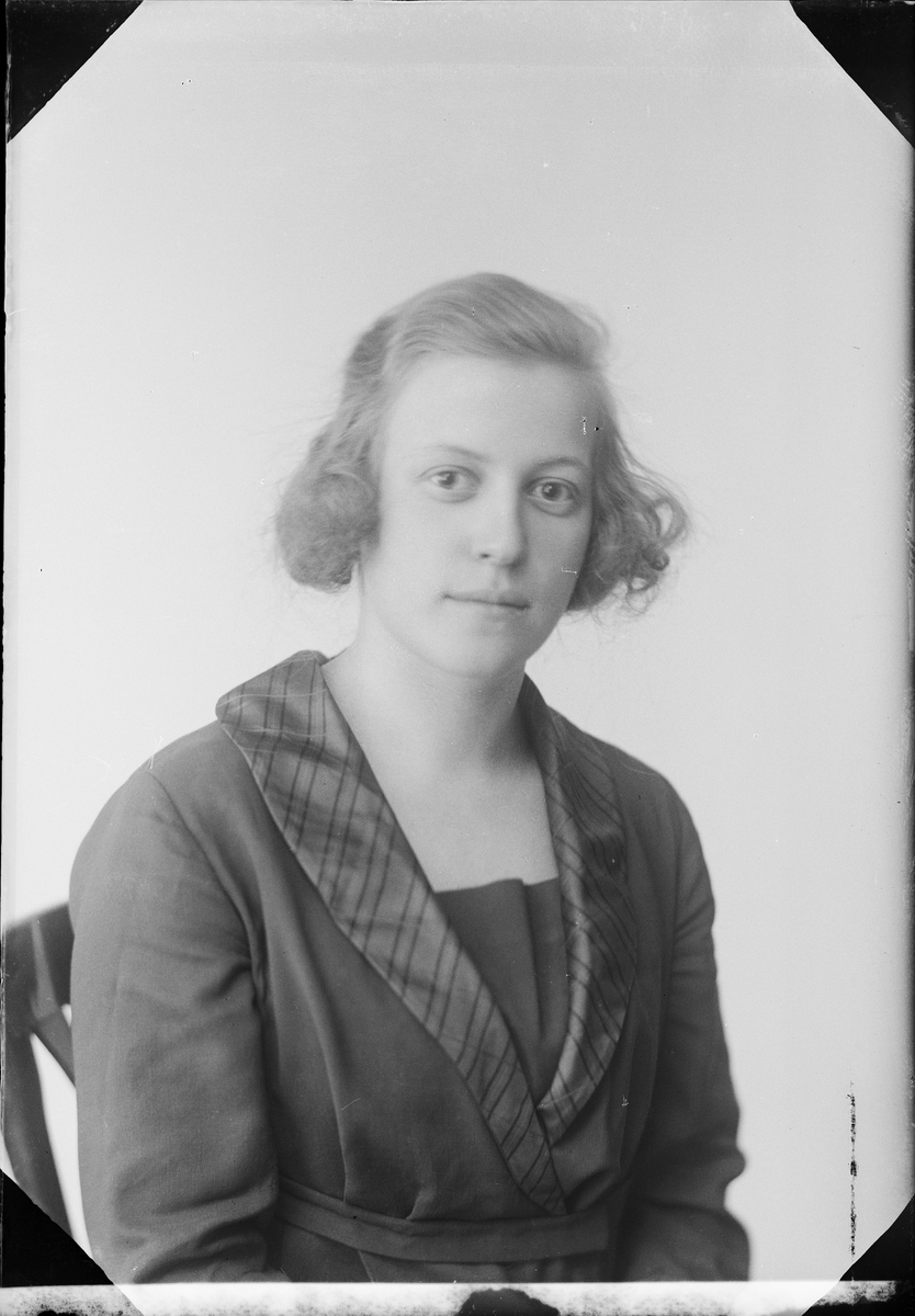 Skötsner-Edhlund, Ateljé Portrait - L. Linholm from Väddika, HökA, Uppland 1922
