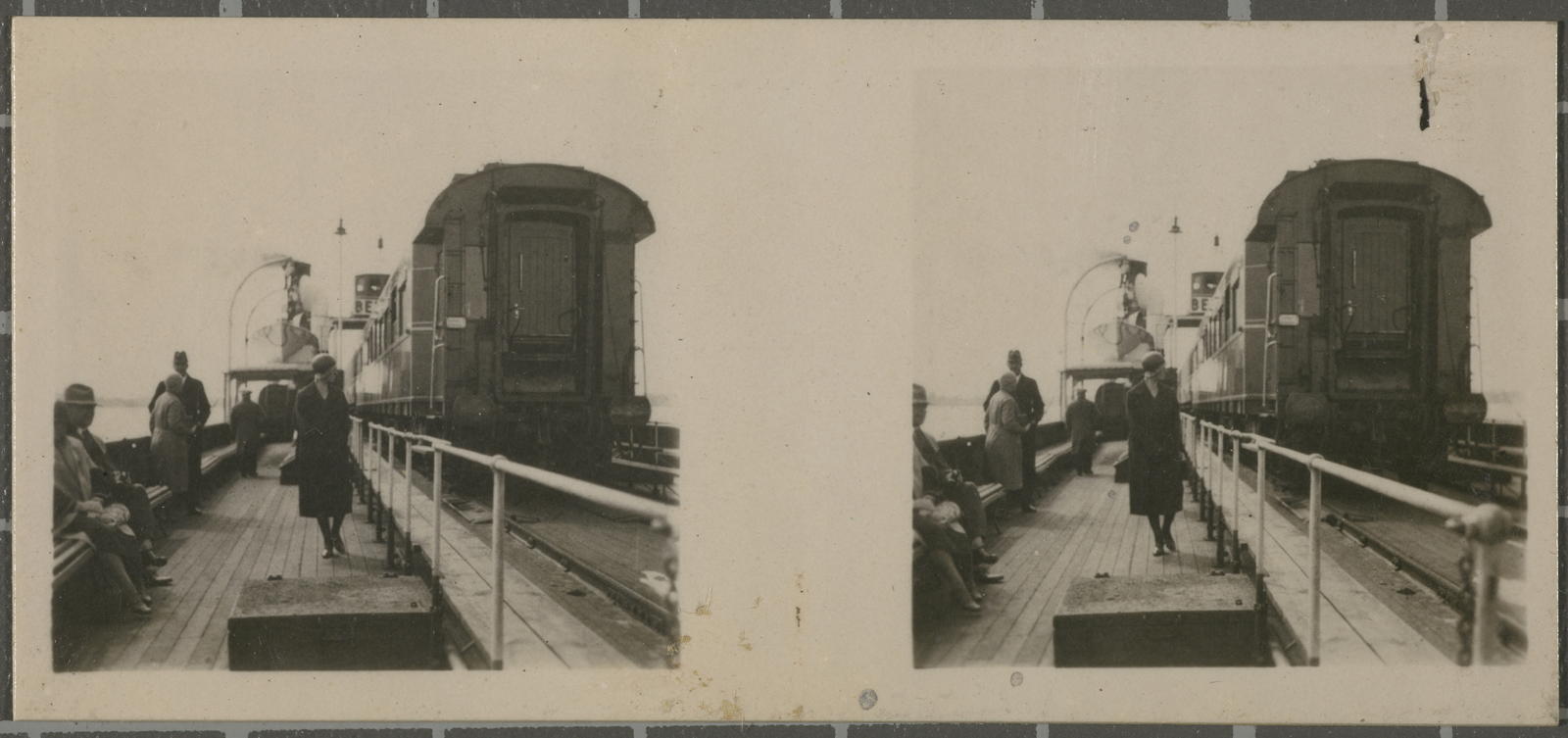 Desconegut, No. 88. Gjesdser. - On the deck of a\ ‘Ferryboat\’.