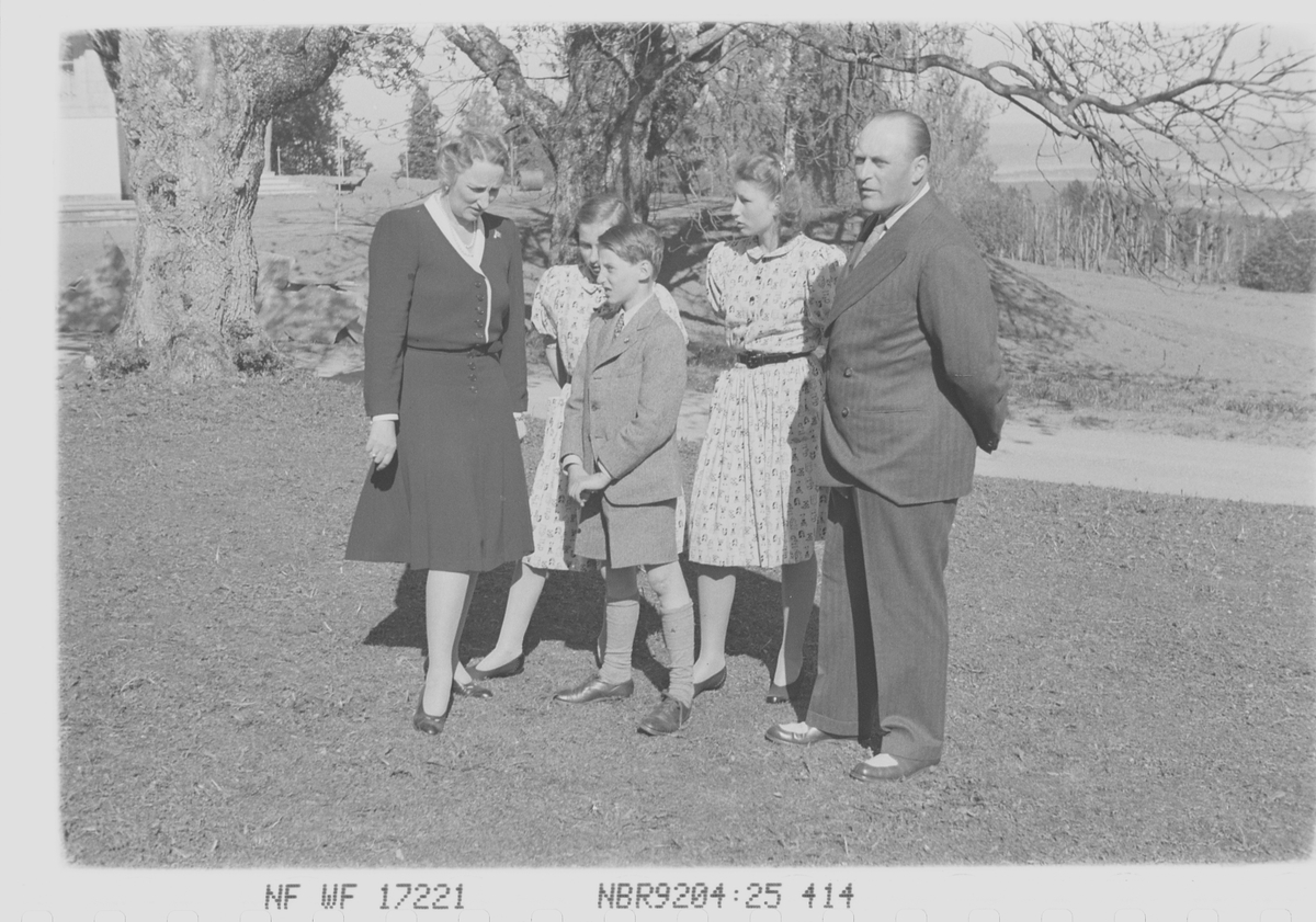 Anders Beer Wilse, Prot: Kronprinsfam Skaugum mai 1946