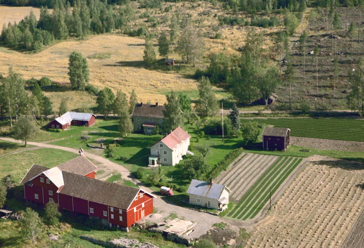 Widerøes Flyveselskap A/S, FLYFOTO BENNINGSTAD GARD