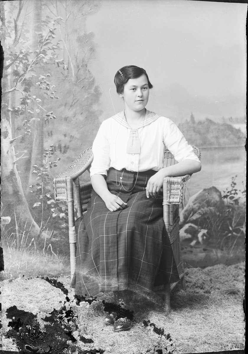 Skötsner-Edhlund, Ateljé Portrait - Woman, Östhammar, Uppland