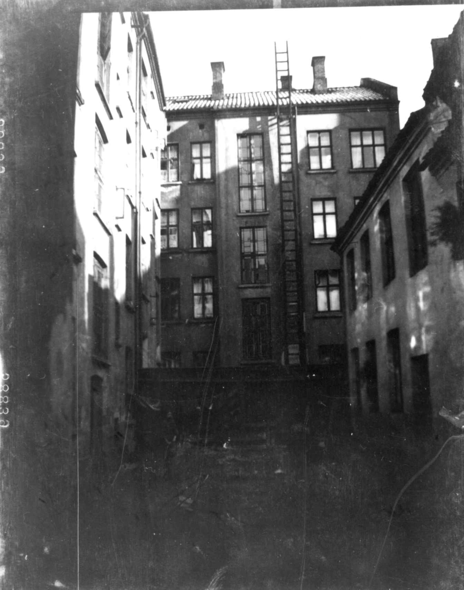 Nanna Broch, Gårdsrom, bygårder, ant. Østkanten, Oslo. Fra boliginspektør Nanna Brochs boligundersøkelser i Oslo 1920-årene.