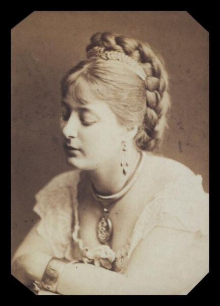 London Stereoscopic and Photographic Company, Guy Little Theatrical Photograph