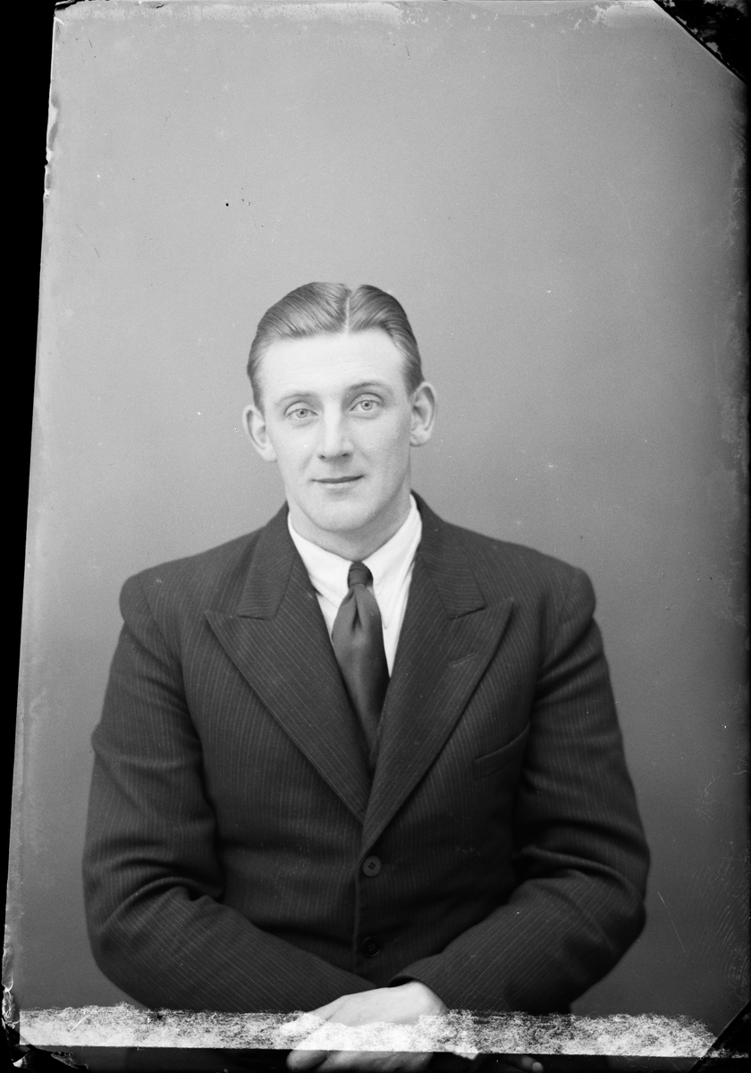 Skötsner-Edhlund, Ateljéporträtt - Henrik Herre från Forsmark socken, Uppland