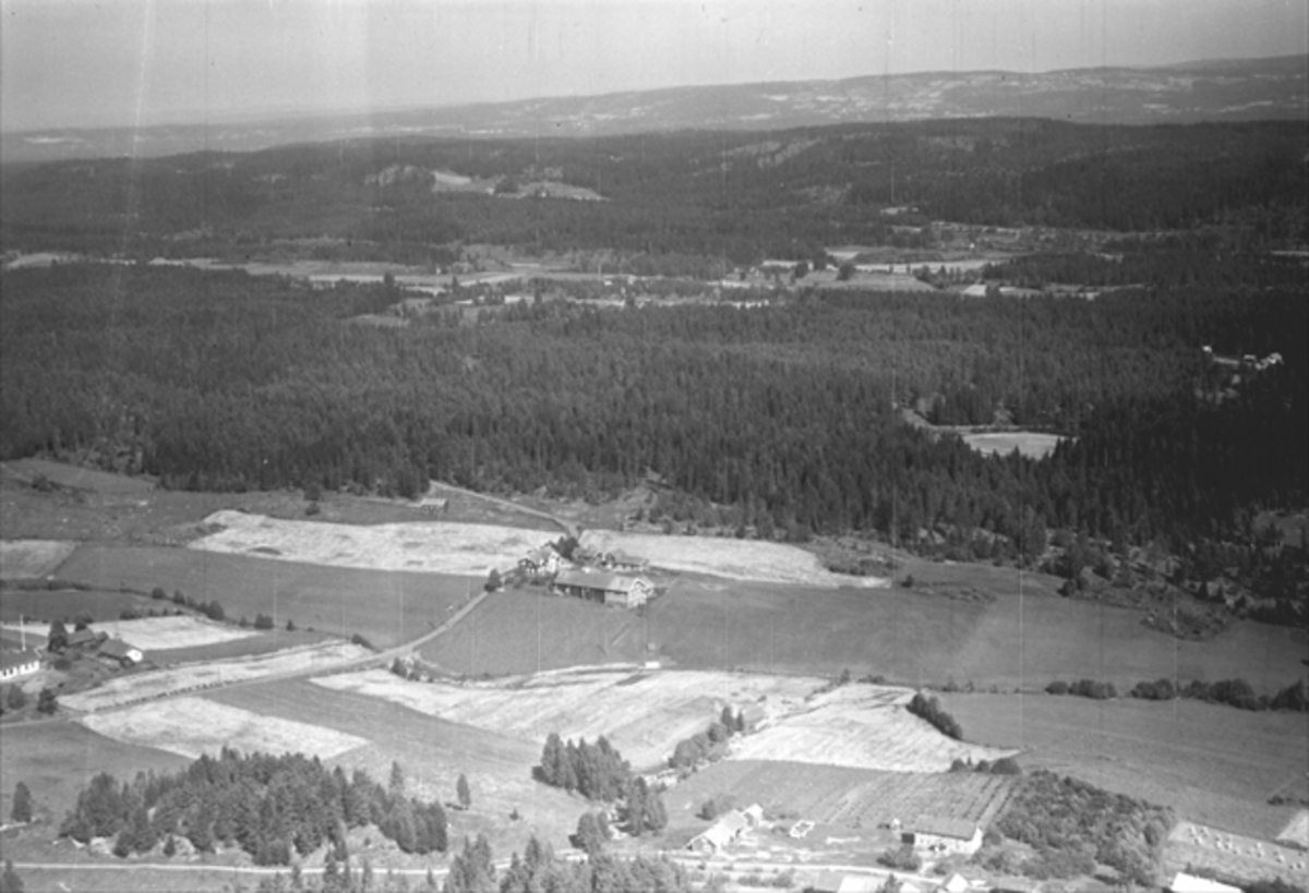 Widerøes Flyveselskap A/S, ØSTBY GÅRD, FLYFOTO