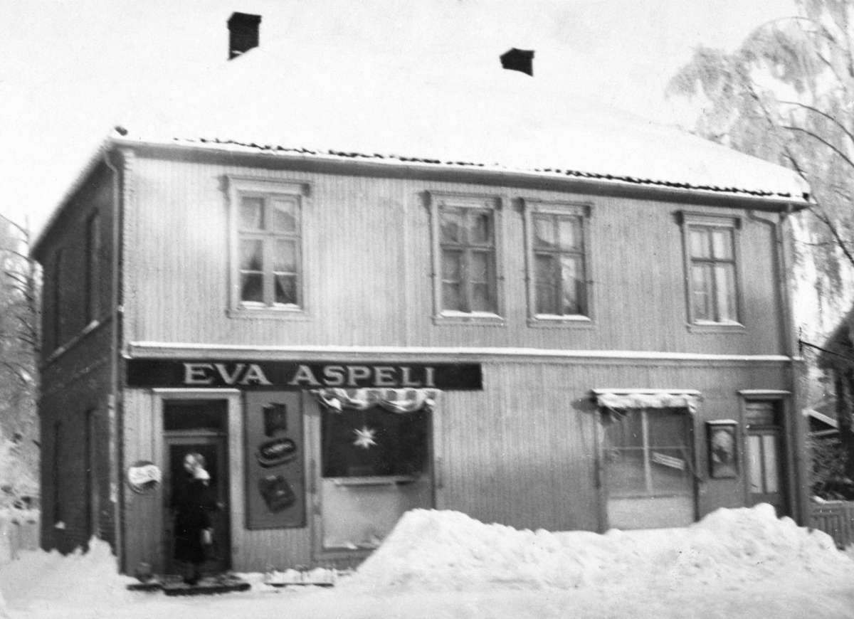 Anno Domkirkeodden, Eva Aspeli Kolonial, butikk, Folkestadsgate 24, Hamar. Aspelibutikken.
