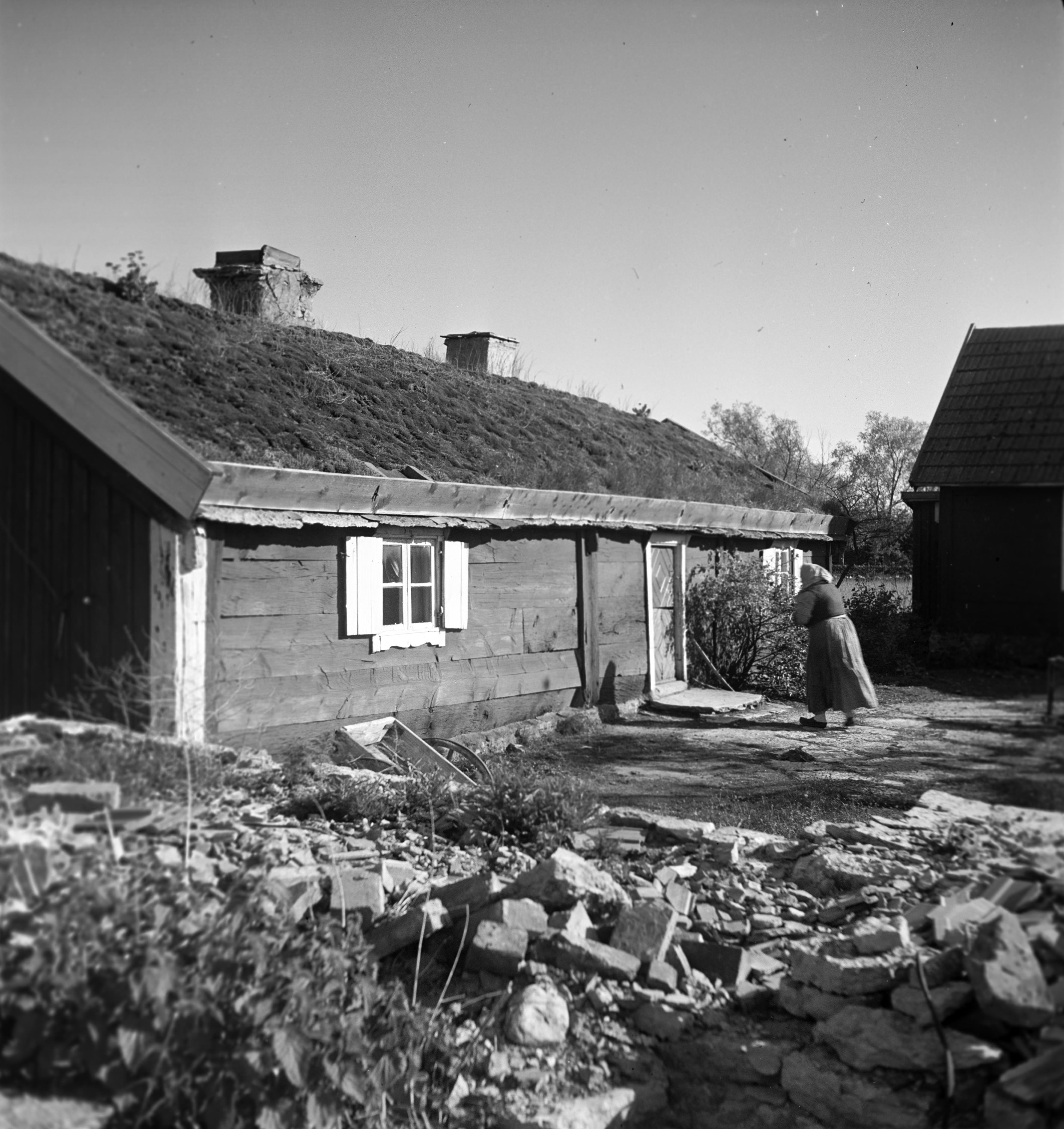 Mårten Sjöbeck, Folkeslunda by, äldre manbyggnad i gård