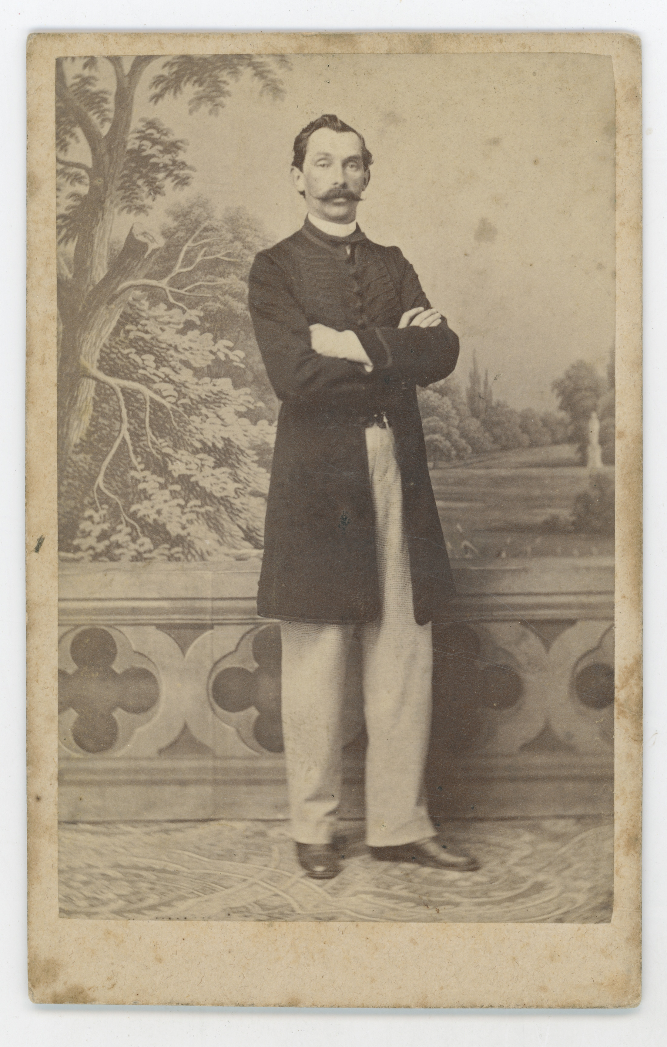 M. Sarosy, Muškarac u surki