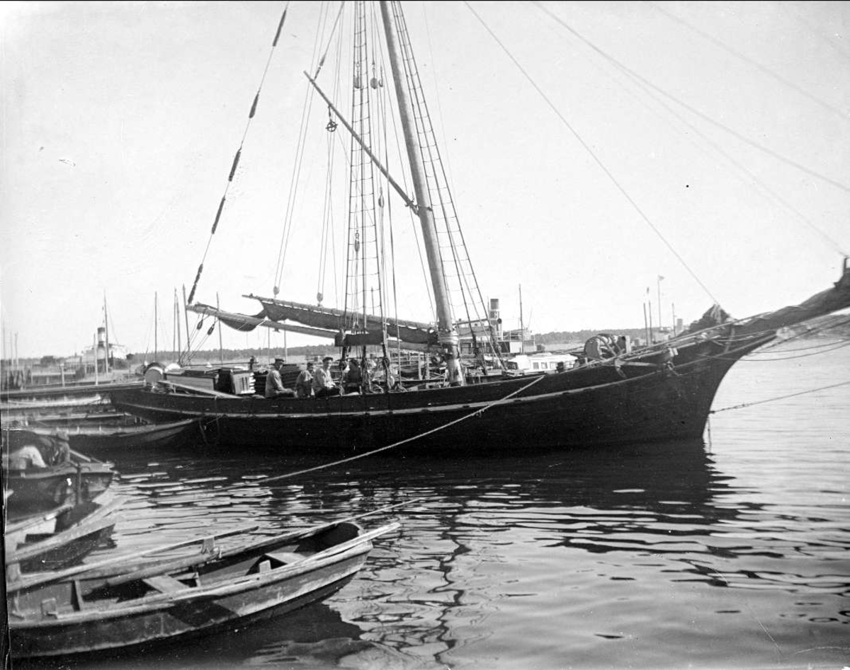August Fredrik Schagerström, Segelfartyg med besättning i Öregrund, Uppland 1923