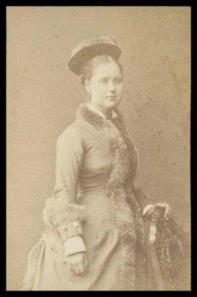 London Stereoscopic and Photographic Company, Guy Little Theatrical Photograph