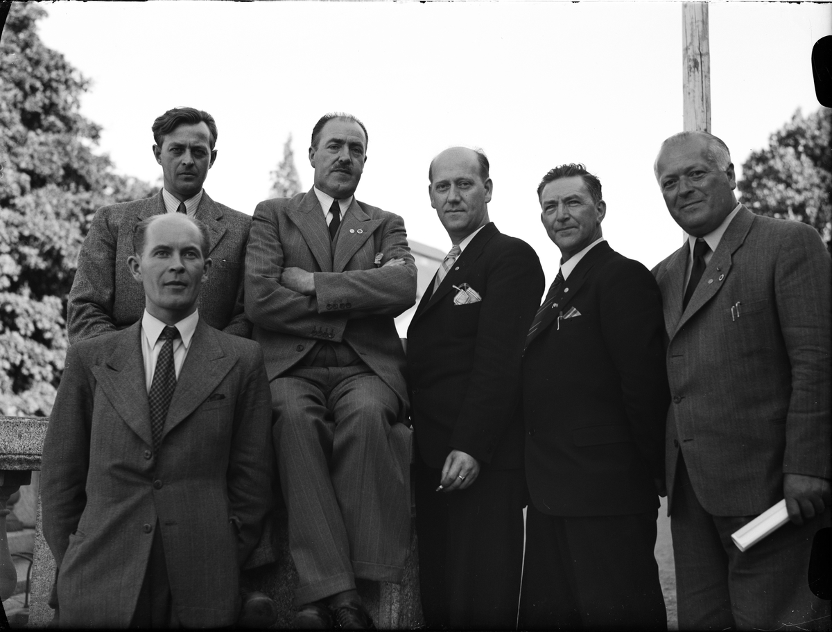 Paul Sandberg, Grupporträtt med män, sannolikt i Uppsala, juli 1946