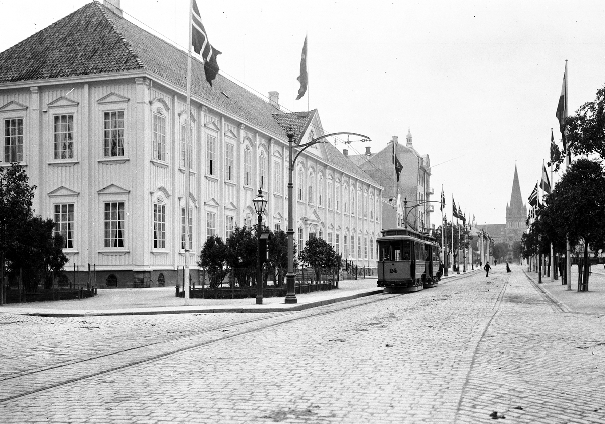 Anders Beer Wilse, Prot: Trondhjem munkegaten ved Stiftelsegården