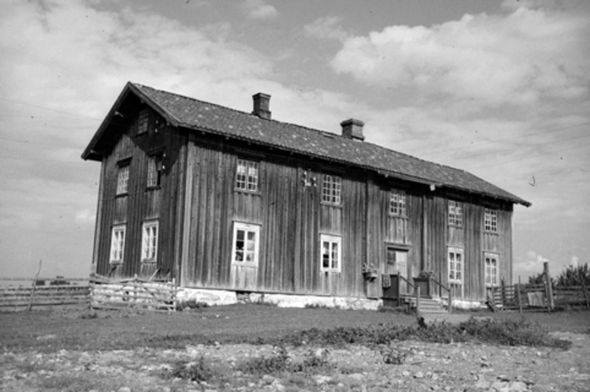 Toralv Bleken-Nilssen, BJØRTOMTEN. VANG, Hamar. HOVEDBYGN. EKSTR. 115-1