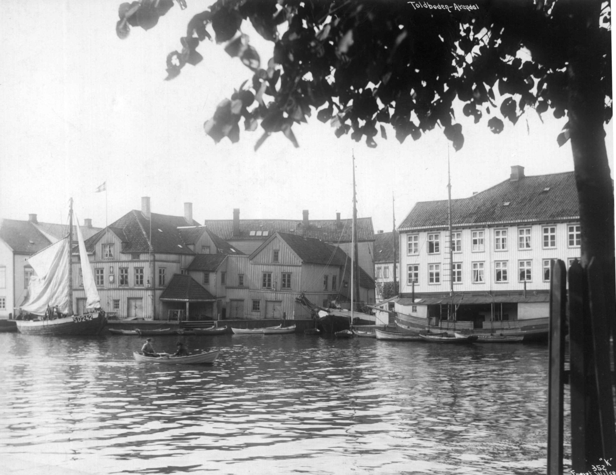 Anders Beer Wilse, Pollen, Arendal, med Tyholmen i bakgrunnen, 1912.