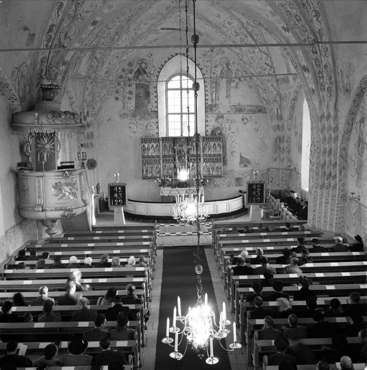 Uppsala-Bild, "800-åriga kyrkan i Litslena slår åter upp sina portar" - invigning av Litslena kyrka, Litslena socken, Uppland december 1948