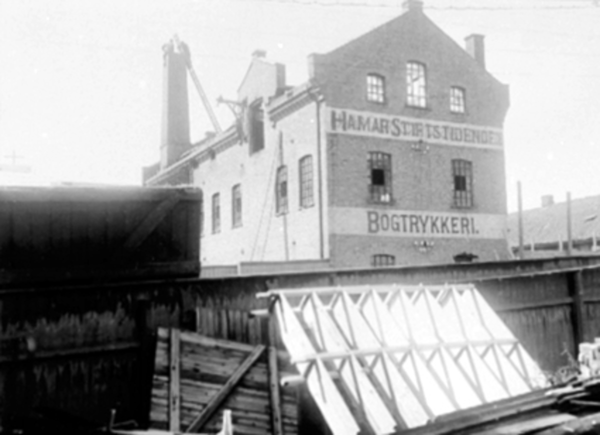 Anno Domkirkeodden, TORGGATA 24, UNDER EN OMBYGGING I 1913-14 TIL EVENE GODAGERS HJØRNEGÅRD, TIDLIGERE: HAMAR JERNSTØPERI OG HAMAR STIFTSTIDENDES BOKTRYKKERI