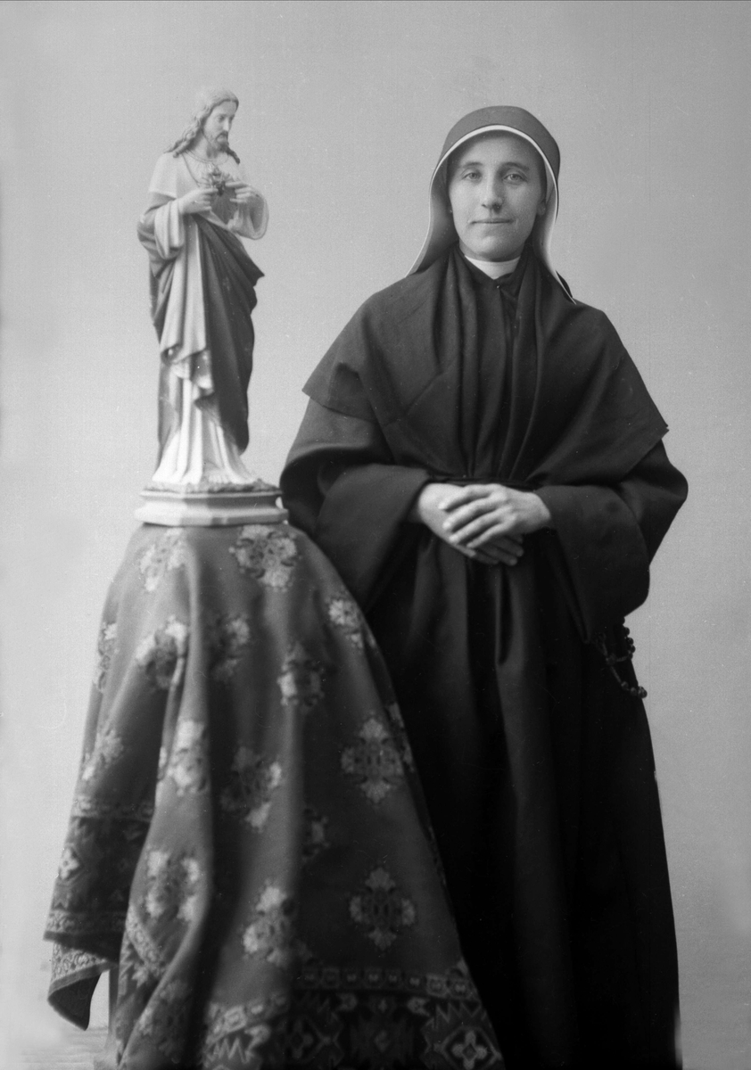 Gustav Borgen, Portrett, nonne, søster Sebastiansen.