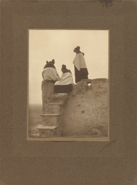 Edward S. Curtis, [Hopi, Watching the Dancers]
