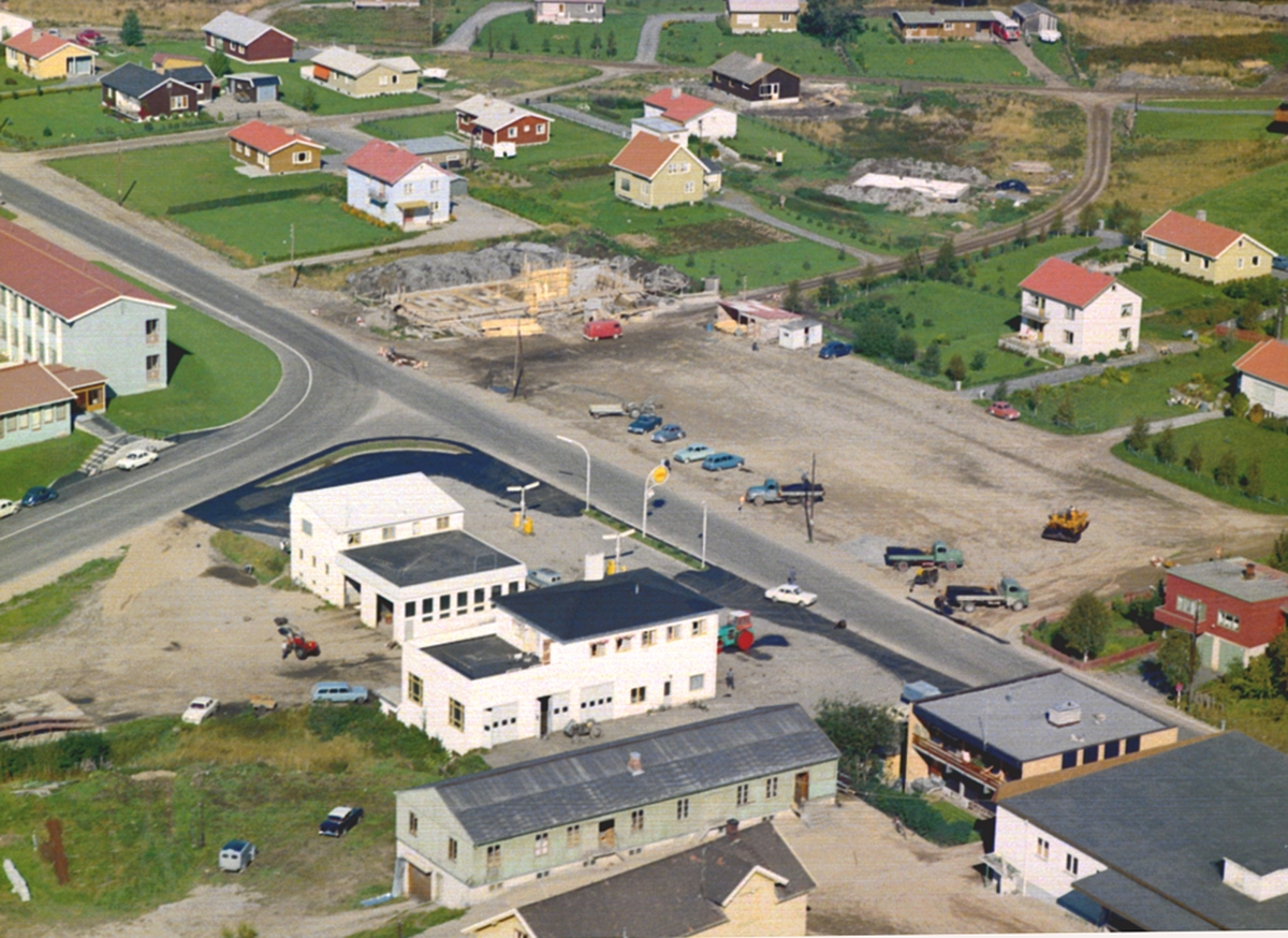 Widerøes Flyveselskap A/S, LØTEN SENTRUM. FLYFOTO.