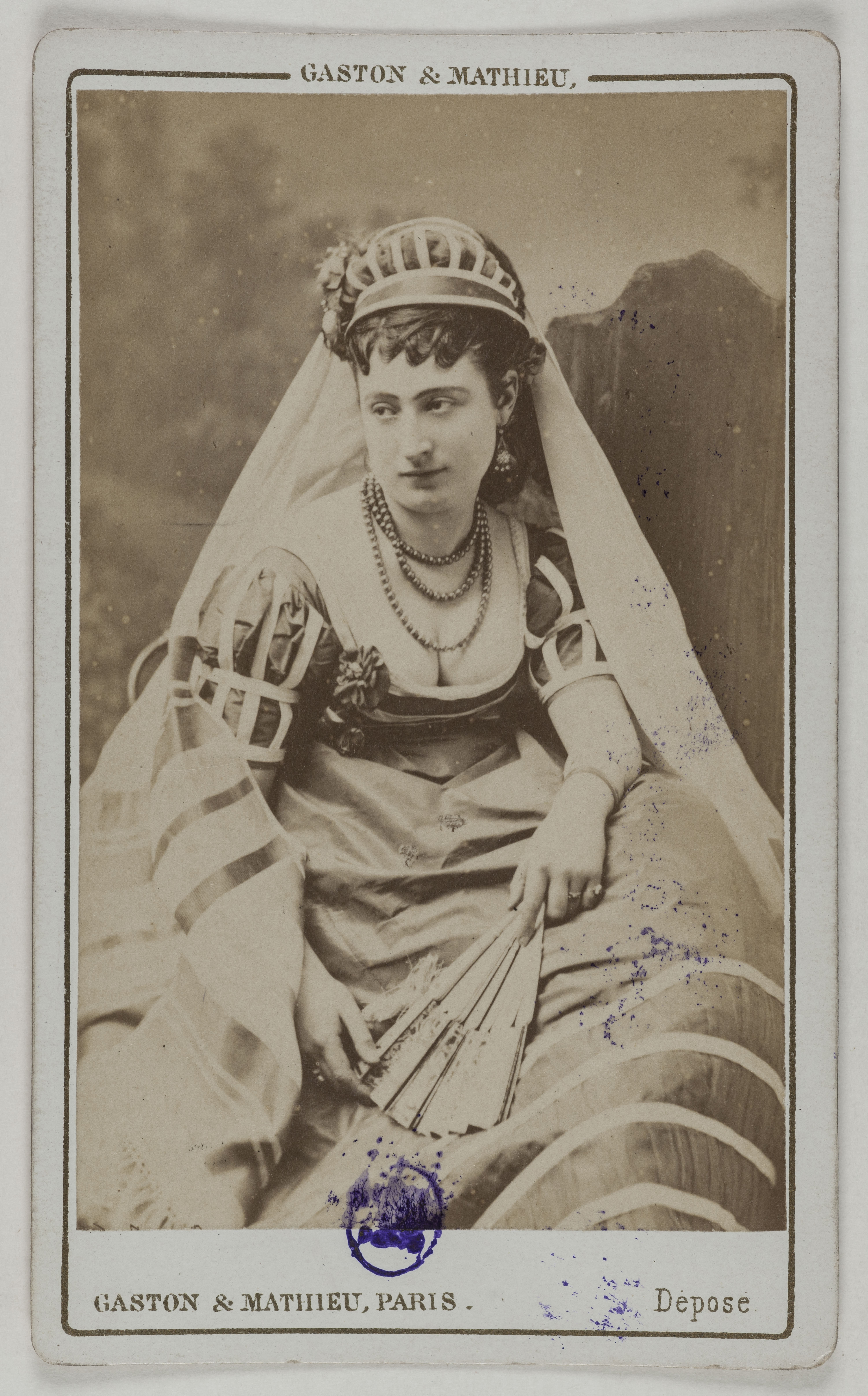 Gaston & Mathieu, Portrait de Derval Aimée ou Hyacinthe, (actrice)