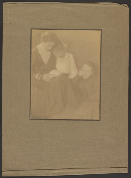 Louis Fleckenstein, [Three Romani Women Sitting Together]