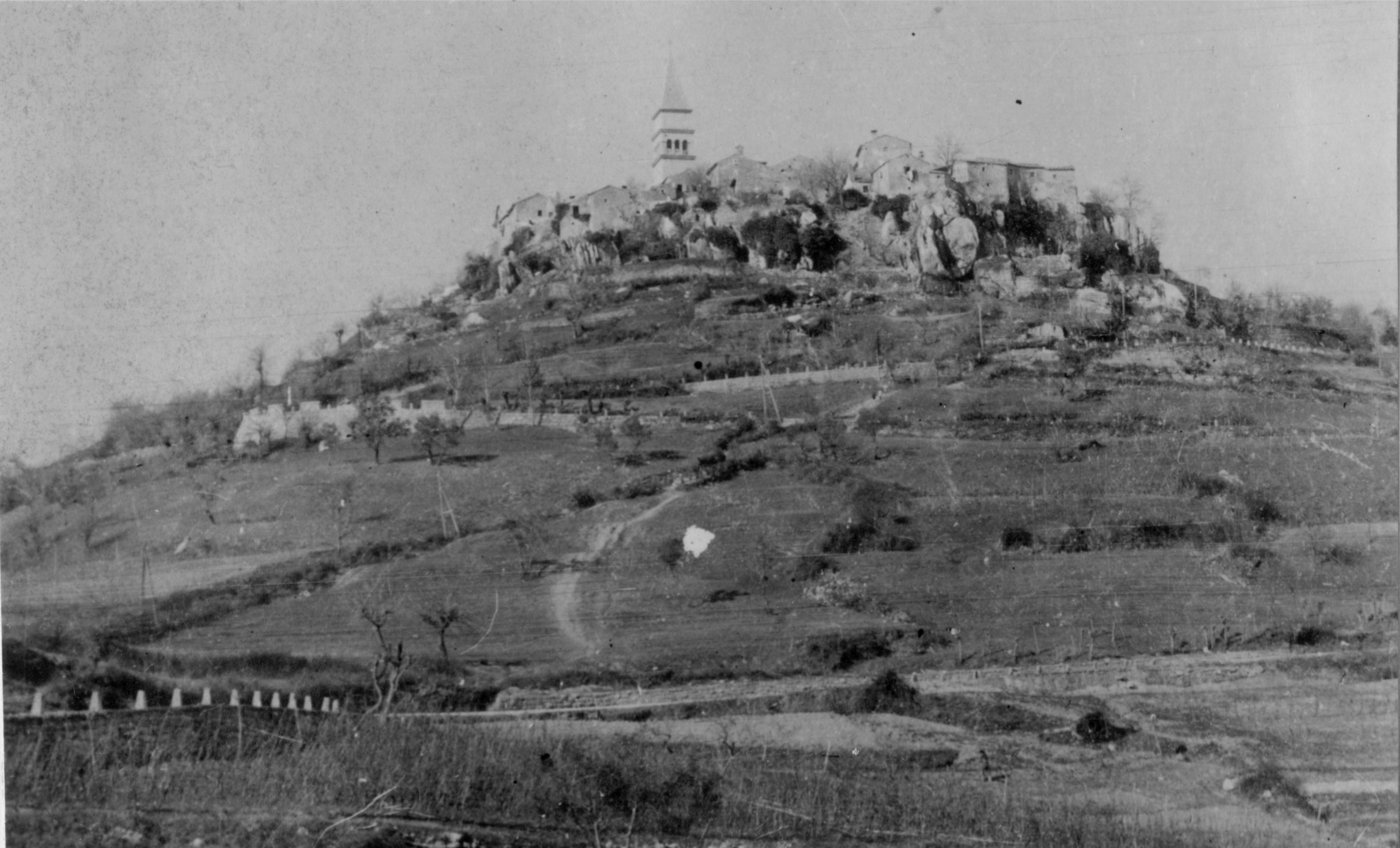 Branko Fučić, Pićan, panorama mjesta